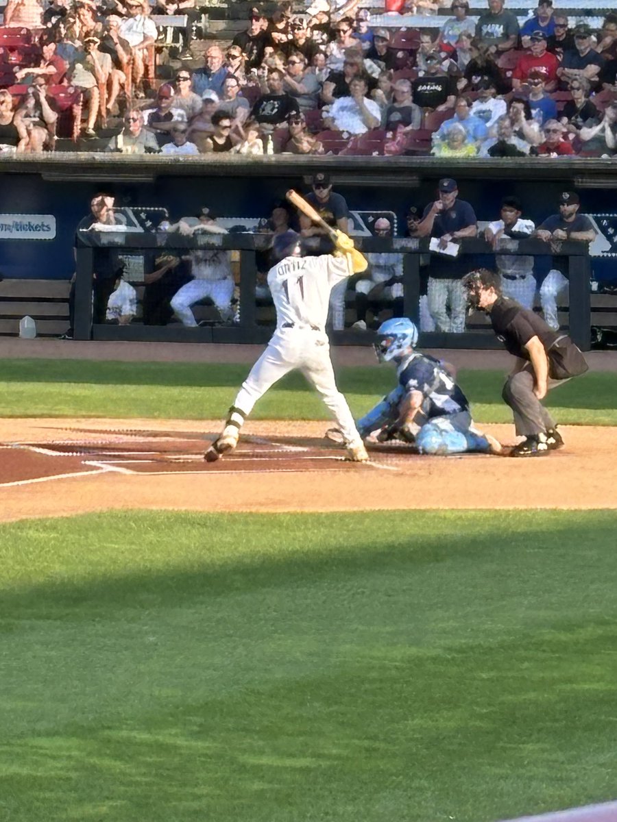 mjresch's tweet photo. @thatgirlondeck Saw him in Appleton Thursday night! https://t.co/fPBomYrqjE