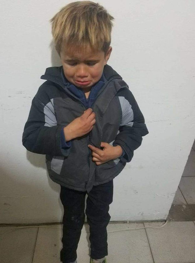 FOTO DOCUMENTO

A ESTE NIÑO LO ABANDONARON, DENTRO DE UNA CAJA DE CARTON

Niño de 5 años fue hallado en Tortuguitas en calles Cura Brochero y Ecuador. Ahora se encuentra en el Hospital pediátrico d Grand Bourg. Por algún dato llamar al  02320-491011 o 495000.
