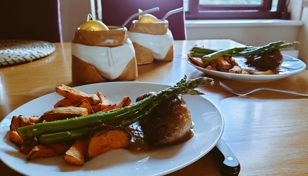 Davos (@davosednioni) on Twitter photo Duck breast with ginger, rhubarb and rum sauce, with sweet potato chips and asparagus washed down with a Club Tropicana rum cocktail 😋
#WorldRumDay
#ClubTropicana
#Rum
<a href="/pikesibiza/">Pikes Ibiza</a>
<a href="/RockettStGeorge/">Rockett St George</a> Duck breast with ginger, rhubarb and rum sauce, with sweet potato chips and asparagus washed down with a Club Tropicana rum cocktail 😋
#WorldRumDay
#ClubTropicana
#Rum
<a href="/pikesibiza/">Pikes Ibiza</a>
<a href="/RockettStGeorge/">Rockett St George</a>