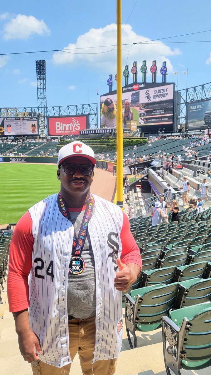buckeyemuscle's tweet photo. Post race afternoon game at the home of the Chicago White Sox, Guaranteed Rate Field.

#BetterAtTheBallpark https://t.co/dBRW9HXfkn