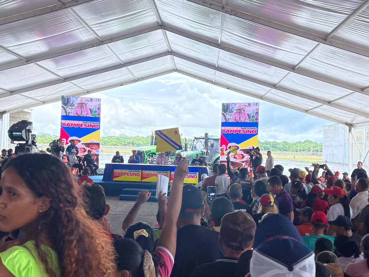 Más de 6 mil líderes y lideresas de la fuerza campesina provenientes de los diferentes estados del país, se concentraron este sábado en Portuguesa para reafirmar su apoyo al Pdte.  <a href="/NicolasMaduro/">Nicolás Maduro</a>. 
#PoesiaEnMovimiento