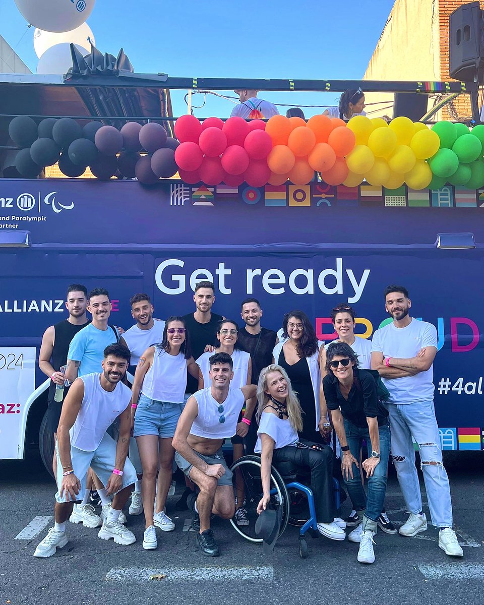 CompeteProud's tweet photo. Last weekend, a team of @competeproud ambassadors and openly LGBTIQ+ athletes, Olympians, and Paralympians joined the @Allianz_es @allianz float at Madrid’s Pride Parade 🌈

Representation matters 🏳️‍🌈🏳️‍⚧️

#BeProud #CompeteProud https://t.co/gd3mF32Nrj
