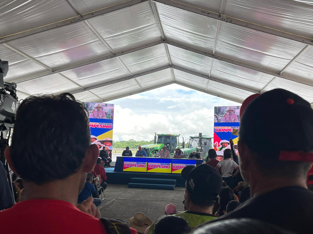 Los campesinxs de la patria contribuyen al fortalecimiento de la economía agroalimentaria del país, es por ello que el Pdte. <a href="/NicolasMaduro/">Nicolás Maduro</a> destacó durante el Encuentro Nacional la importancia de fortalecer el poder popular en la economía productiva e impulsar los conucos.