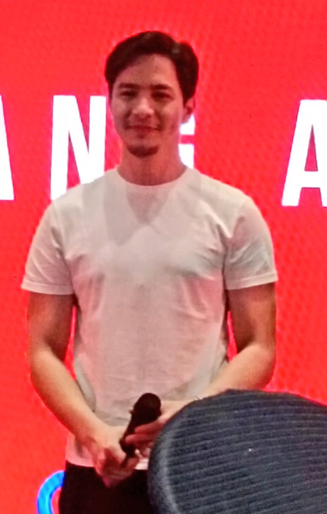ALDENaticsQC_'s tweet photo. More photos from Pinoy Con featuring Pulang Araw.
@aldenrichards02  
@GMADrama  
@gmanetwork 
#PulangAraw 
#PinoyCon 
#ALDENRichards https://t.co/ehyuXYaDnf