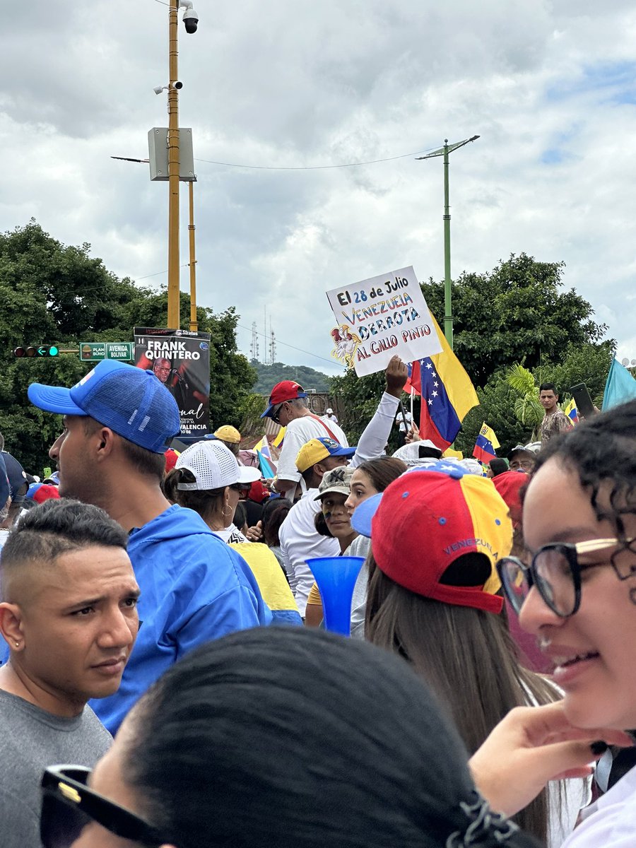 omarecn17's tweet photo. #Carabobo Av. Cedeño | #12Jul https://t.co/TWUW9abVqq