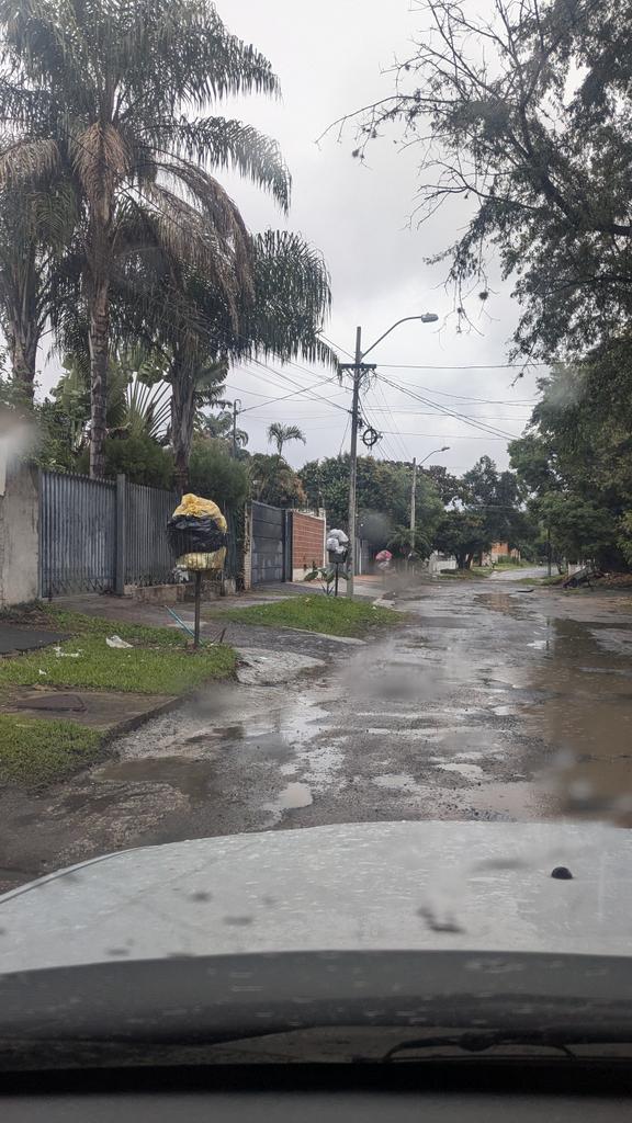 DUrbieta's tweet photo. @AsuDsu En toda la semana no pasaron a retirar las basuras. Cuando van a pasar ? Barrio Ytay https://t.co/JBAnm1mGCn