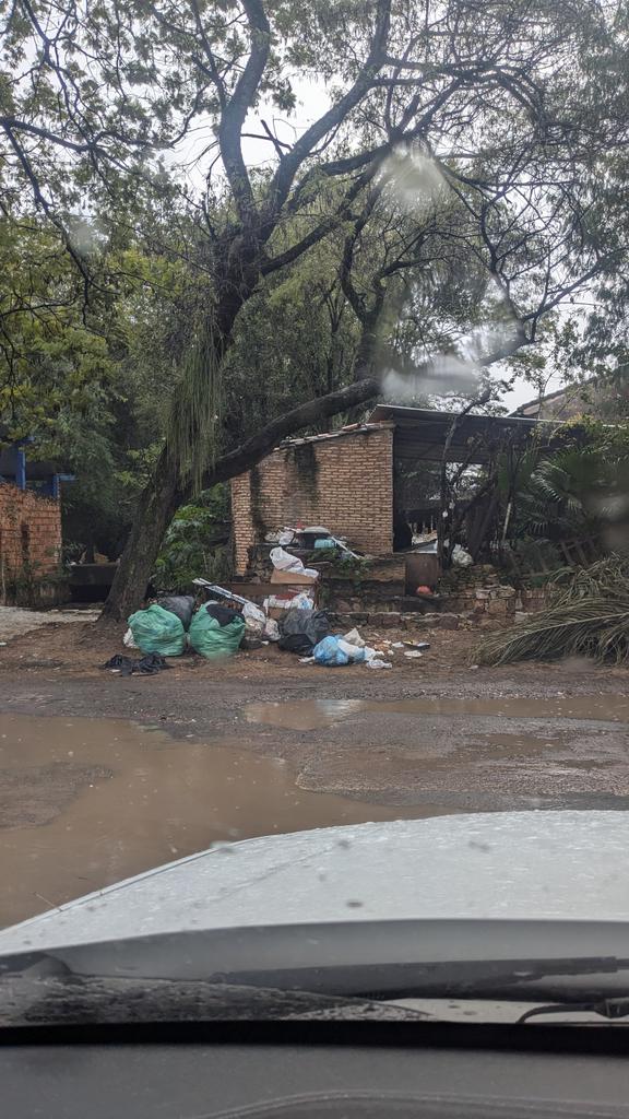 DUrbieta's tweet photo. @AsuDsu En toda la semana no pasaron a retirar las basuras. Cuando van a pasar ? Barrio Ytay https://t.co/JBAnm1mGCn