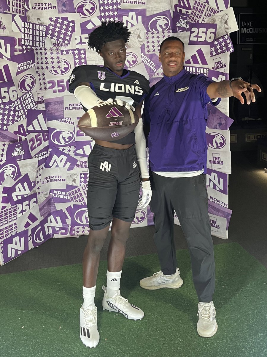 jayythomas_11's tweet photo. #AGTG After a great conversation with @BrentDearmon i am blessed to receive an D1 offer from @UNAFootball  @SAMIEPARKER @CoachT_SCC @StClair_FBall @Rivals @HallTechSports1 @UnLockYourGame https://t.co/RmGKJIkwMC