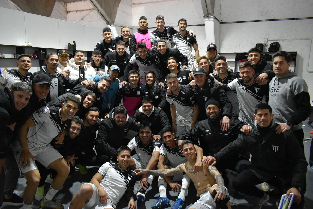 GimnasiaMendoza's tweet photo. CONTINÚA EL INVICTO EN CASA🐺🏟 https://t.co/XlMM80ckg4