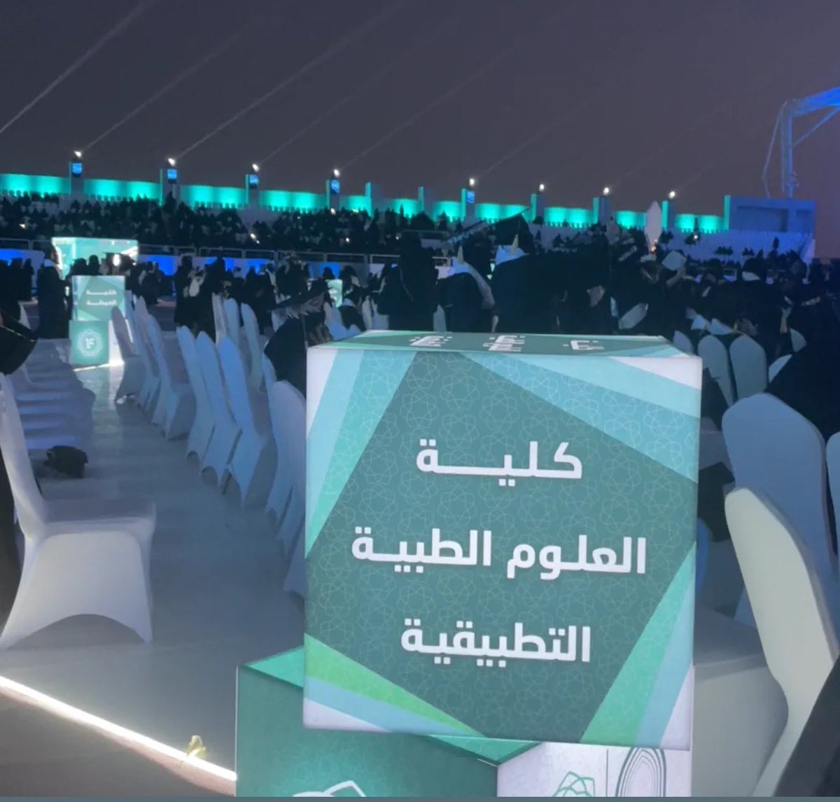 funfunfay's tweet image. 25.4.2024🎓🤍🤍