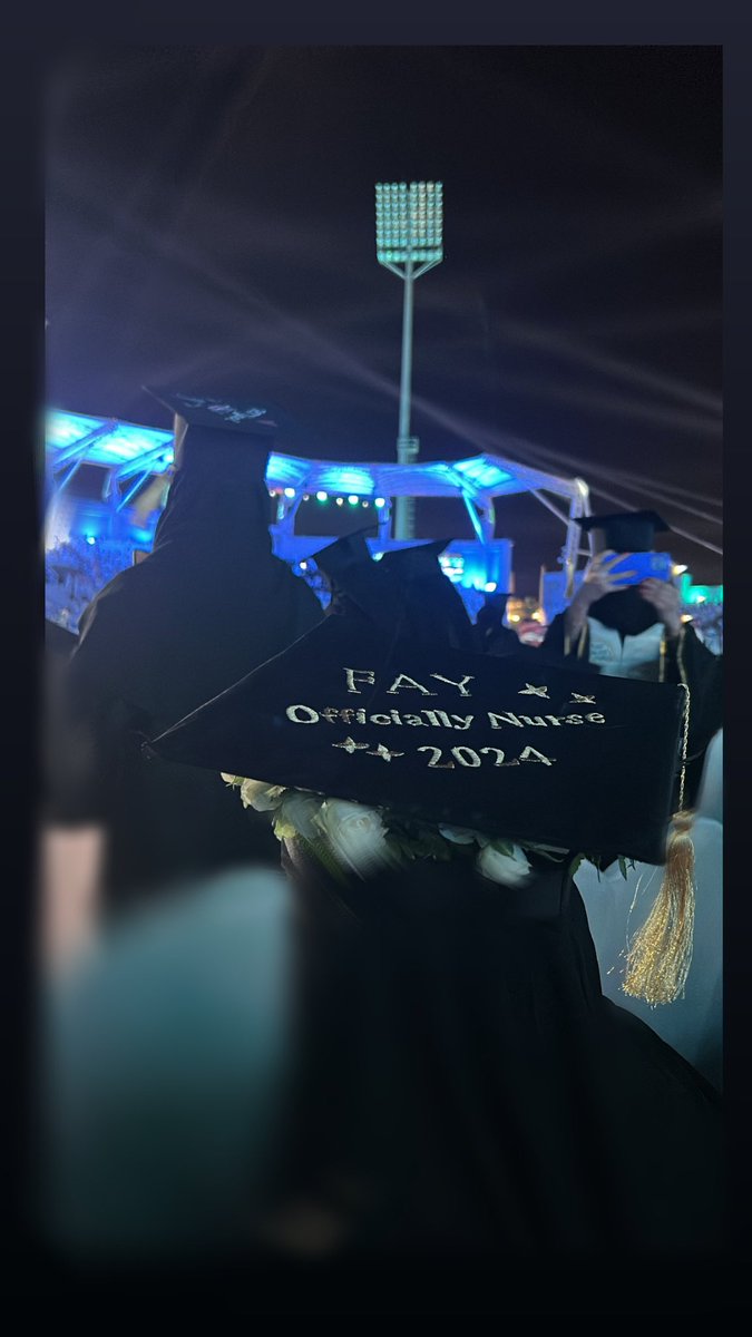 funfunfay's tweet image. 25.4.2024🎓🤍🤍