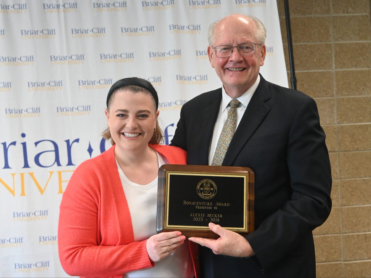briar_cliff's tweet photo. Congratulations to the 2024 recipient of the Bonaventure Award, Alexis Becker!
The Bonaventure Award is given to an employee who works to advance and achieve integration of student curricular and co-curricular experiences through a variety of means. #ThisIsBCU https://t.co/BxY4vlyY2c
