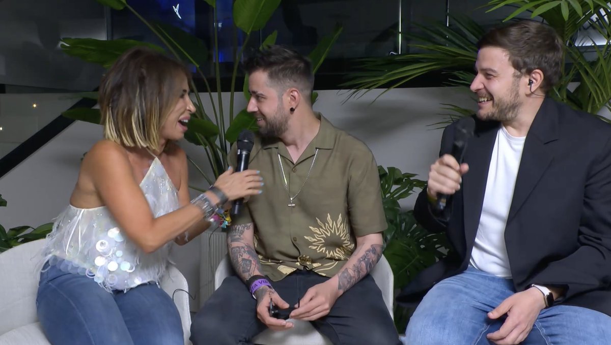 Auronplay con María Patiño. 

Ya está. Ese es el Tweet.