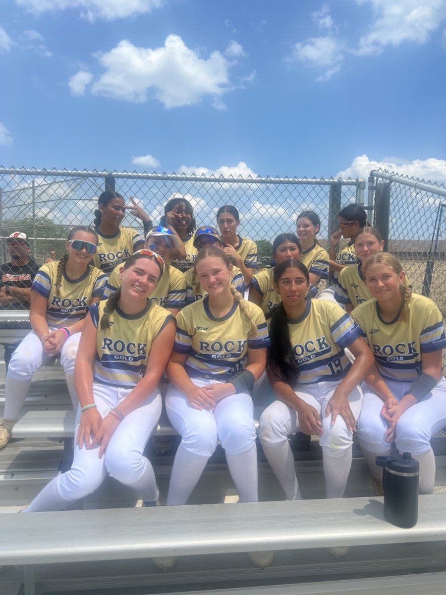 Wrapping up pool play at the <a href="/OHStingraysShow/">Ohio Stingrays Showcase</a> with a 3-1 record and the 2 seed going into bracket play tomorrow! Super proud of the work from this group