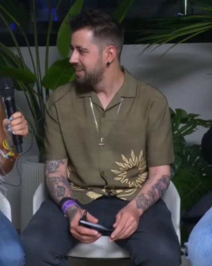 Que fachero que esta auron 🤍