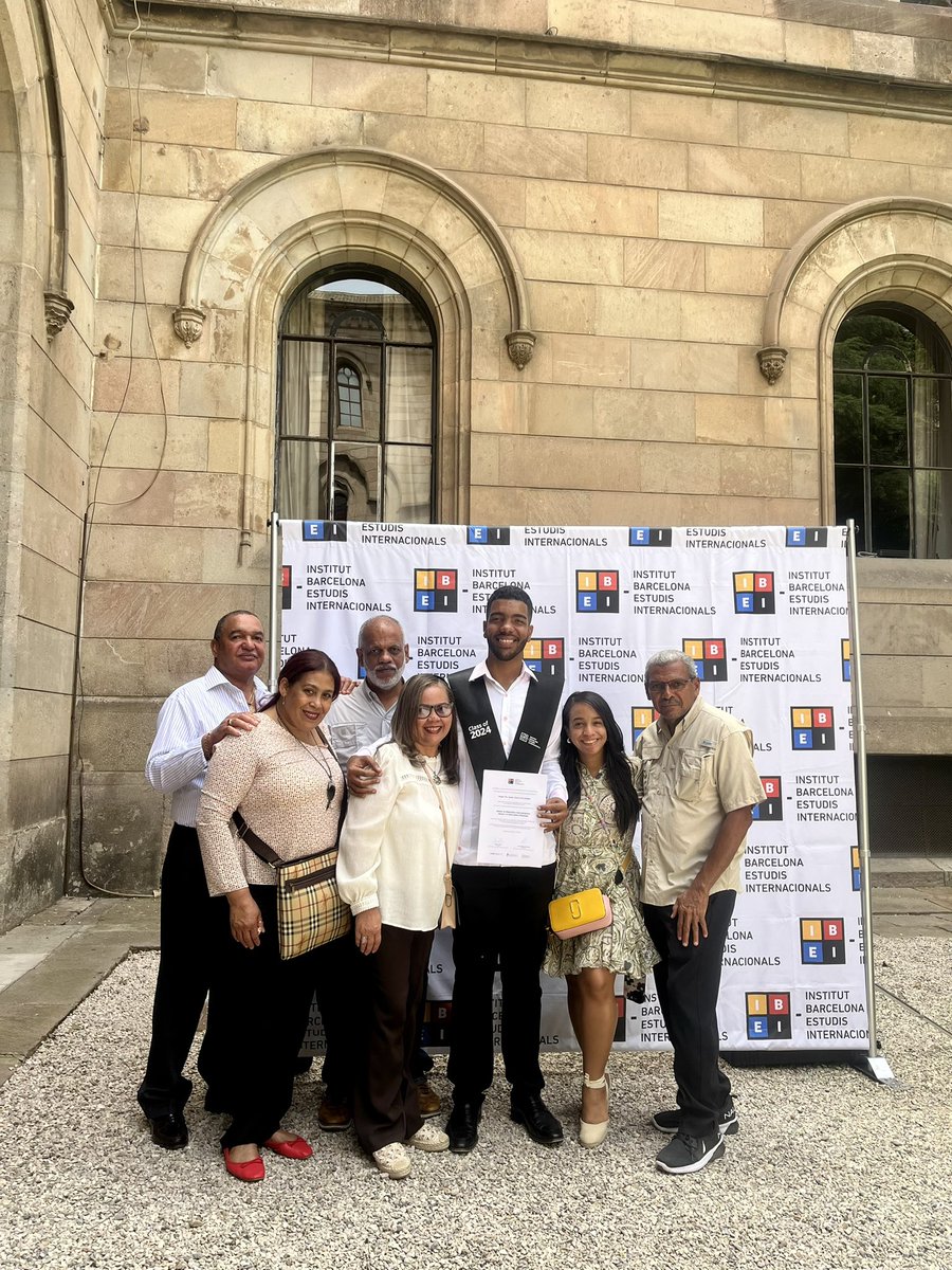 AngelCheco1's tweet photo. Closing stages 🎓
Master in International Relations @IBEI
#barcelona #ibei https://t.co/JKDcHgThxd