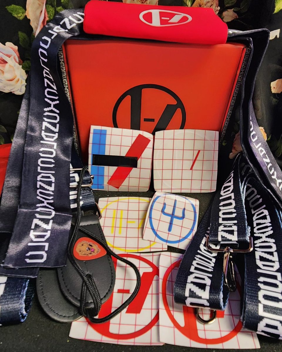 mysoul_corazon's tweet image. ✨ GIVEAWAY ✨ 

To Enter: 
• Like/RT this post
• Comment answer: 
"What's your fave song on Clancy and why?"

Winner selected by random generator.
Closes July 20th at 12pmEST
International OPEN

(See comment in thread for what's included)