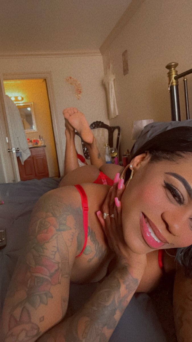 Lolaabunnyxoxo's tweet photo. 🔥🔥🧯 🥰💋 
Happy Saturday to all my working women https://t.co/N2tFeEB1ZS