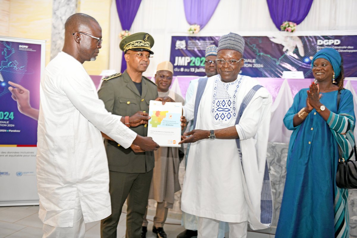 unfpa_benin's tweet photo. Au cours de la célébration de la #JMP2024, le Ministre d'Etat chargé du Développement a procédé à la remise officielle de la monographie de la ville de Parakou au Préfet et au Maire de la Ville pour une meilleure appréciation des défis liés au département du #Borgou
#Census https://t.co/3qh8dcdPEq