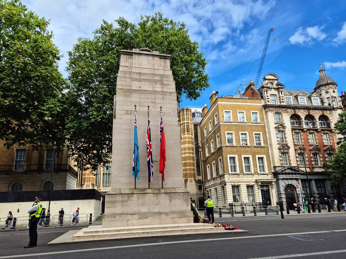 sharonamery's tweet photo. You never fail to disappoint #London, especially in the summer sunshine (part 2)! โ๏ธ
#England #Cenotaph #WarMemorial #TowerBridge #Bridge #Summer #SummerVibes #Sunshine #Walking #Exploring #WeekendExploring #WeekendVibes #CityBreak https://t.co/wqsafVDJzQ