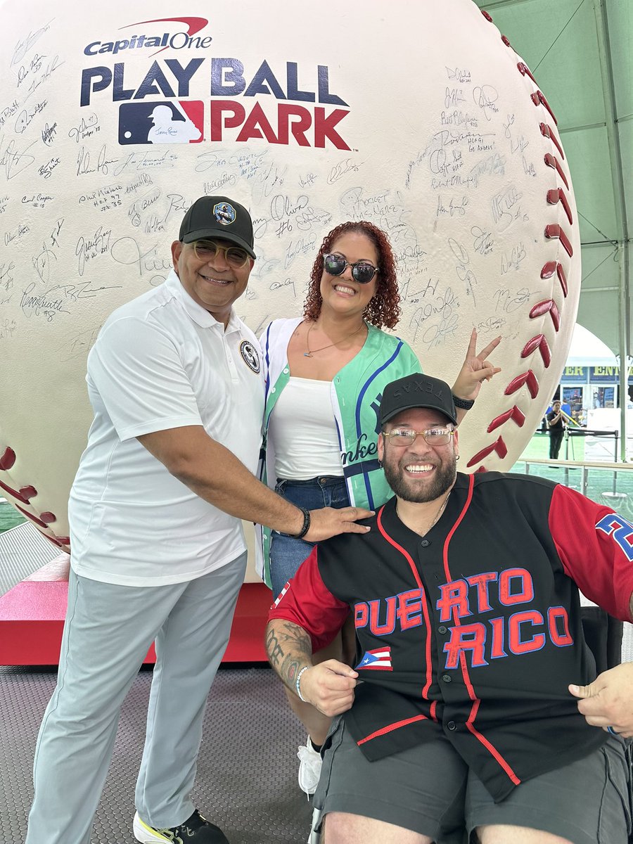 AGBoricua21's tweet photo. MLB all-star village weekend!!!! And let me tell you it’s been like a kid at a candy store for me. Got to meet Luis Clemente son of the great Puerto Rican baseball player Roberto Clemente and my other favorite Texas ranger Josh Hamilton #StraightUpTX #MLBALLSTARWEEKEND https://t.co/G1goZj8wID