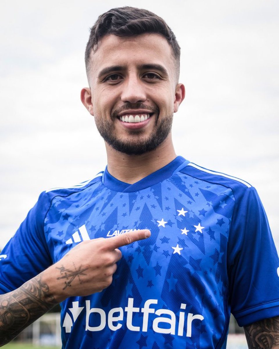 jottadocruzeiro's tweet photo. antes que vire moda eu já vou dizendo que eu sou fã desse cara, joga pra caralho https://t.co/qwH1lR8Qsu