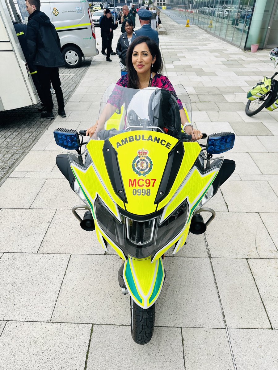sabahussain555's tweet photo. Over 600 people engaged at β¦β¦@Ldn_Ambulanceβ© #LASFest today, sharing exciting and diverse opportunities, onsite assessments, London Life Savers training, 1000βs of conversations and moments of inspiration for the people of London. HUGE credit to our Recruitment Team ππΌ https://t.co/5yYhyvJRwn