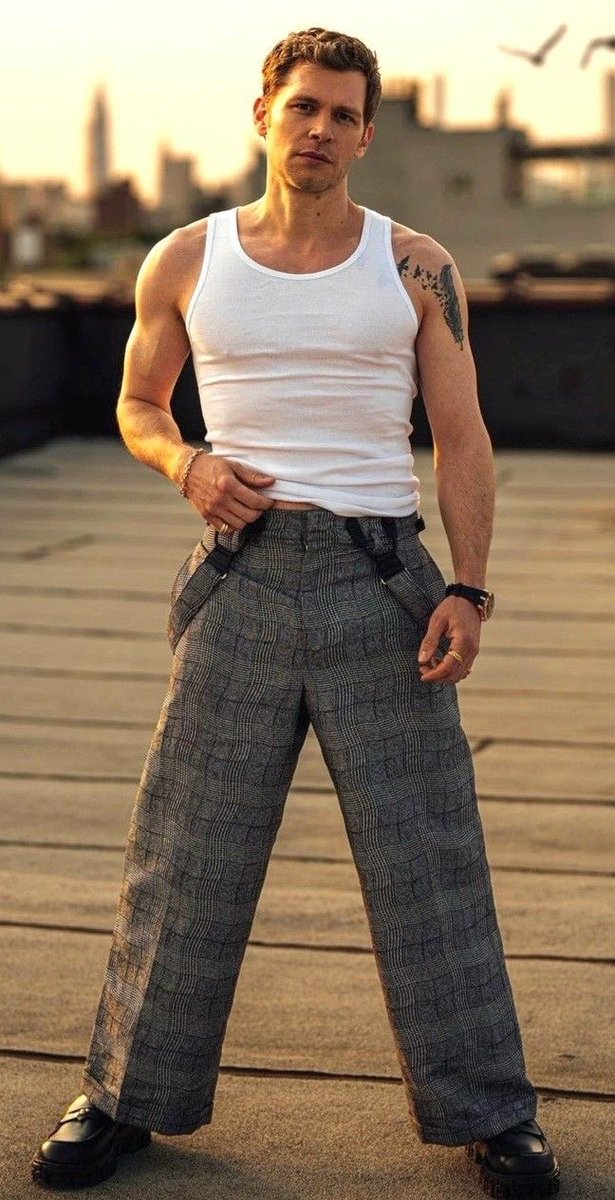 #SexySaturday @FervidNephilim this hybrid might have the hollow inside me but it won’t stop me from giving you a show ❤️❤️😉😉