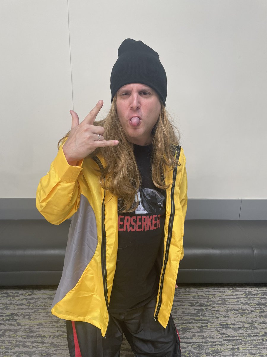 whtbllnking's tweet photo. Channeling my inner @JayMewes for #SilverAgeComicCon https://t.co/TQ7hwZGtlG
