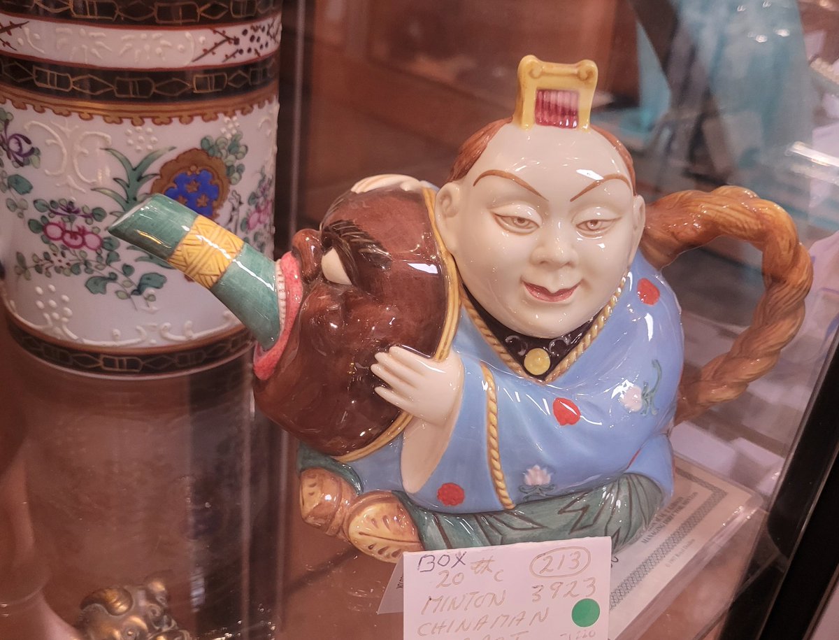 Damian_Quinn666's tweet image. Some of the weird, wonderful and 
stupendously priced antiques at Hemswell today. We had a good delve. 😁🏺👀
#hemswell #antiques
