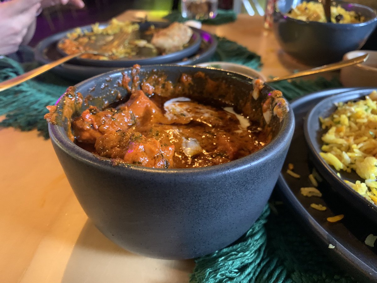 Les voy a recomendar el mejor restaurante de comida India en México: se llama Suvai y está en Zacatecas casi esquina con Jalapa, en Roma Norte. Desde que cerró Royal India en Polanco estuvimos buscando un lugar así de bueno y por fin lo encontramos. Todo es una MARAVILLA.