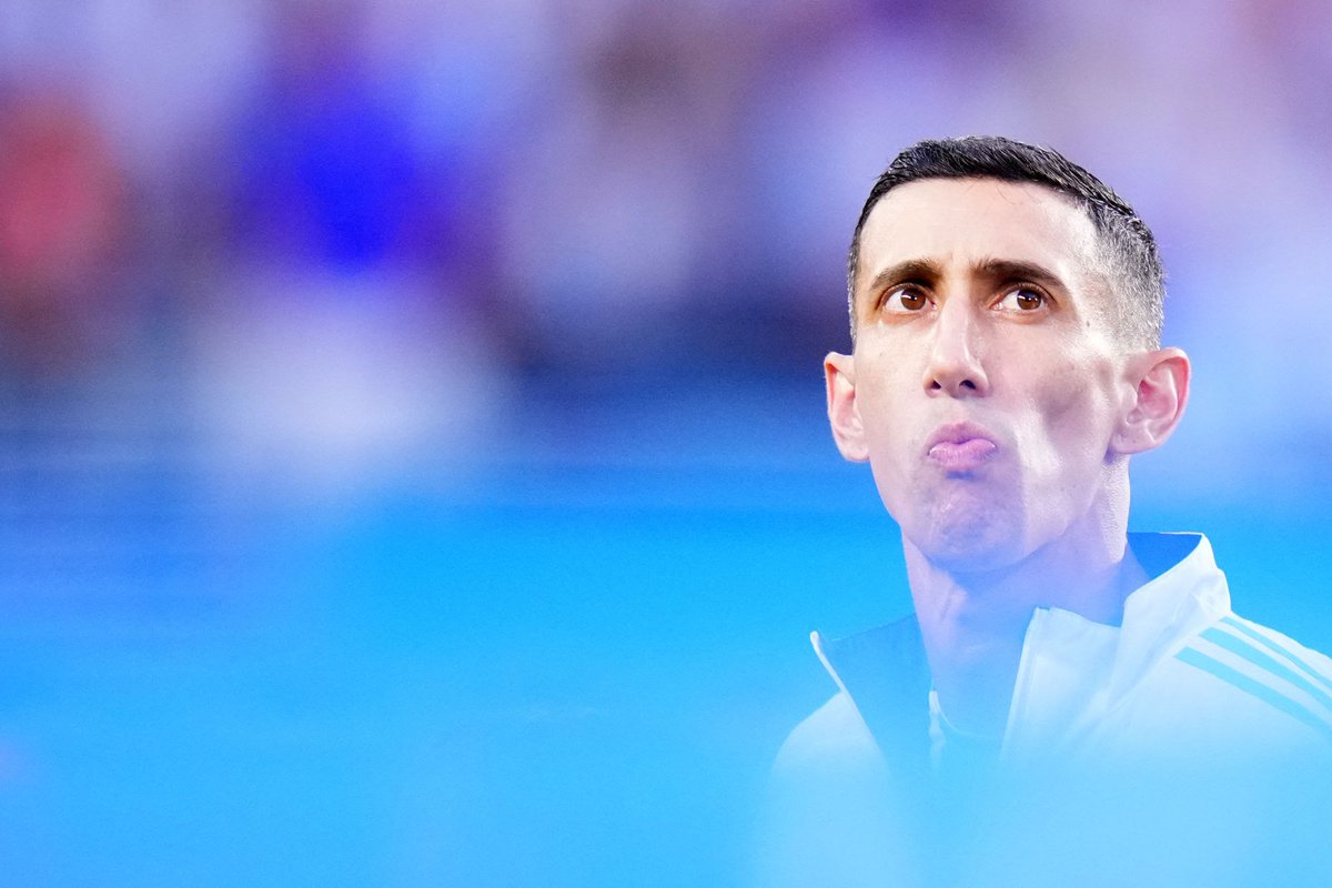 fernandogneira's tweet photo. Soy de la generación bendecida en disfrutar a Maradona y Messi, Jordan y Koby,  a los Big three, a Tyson, Schumacher y Ayrton,  Lomu, Indurain, Tom Brady, Phelps y Nadia Comaneci.
Hoy sumo otro...
Mucho se van a tener q esforzar las próximas generaciones en superar tanto talento. https://t.co/38bQafBo0C