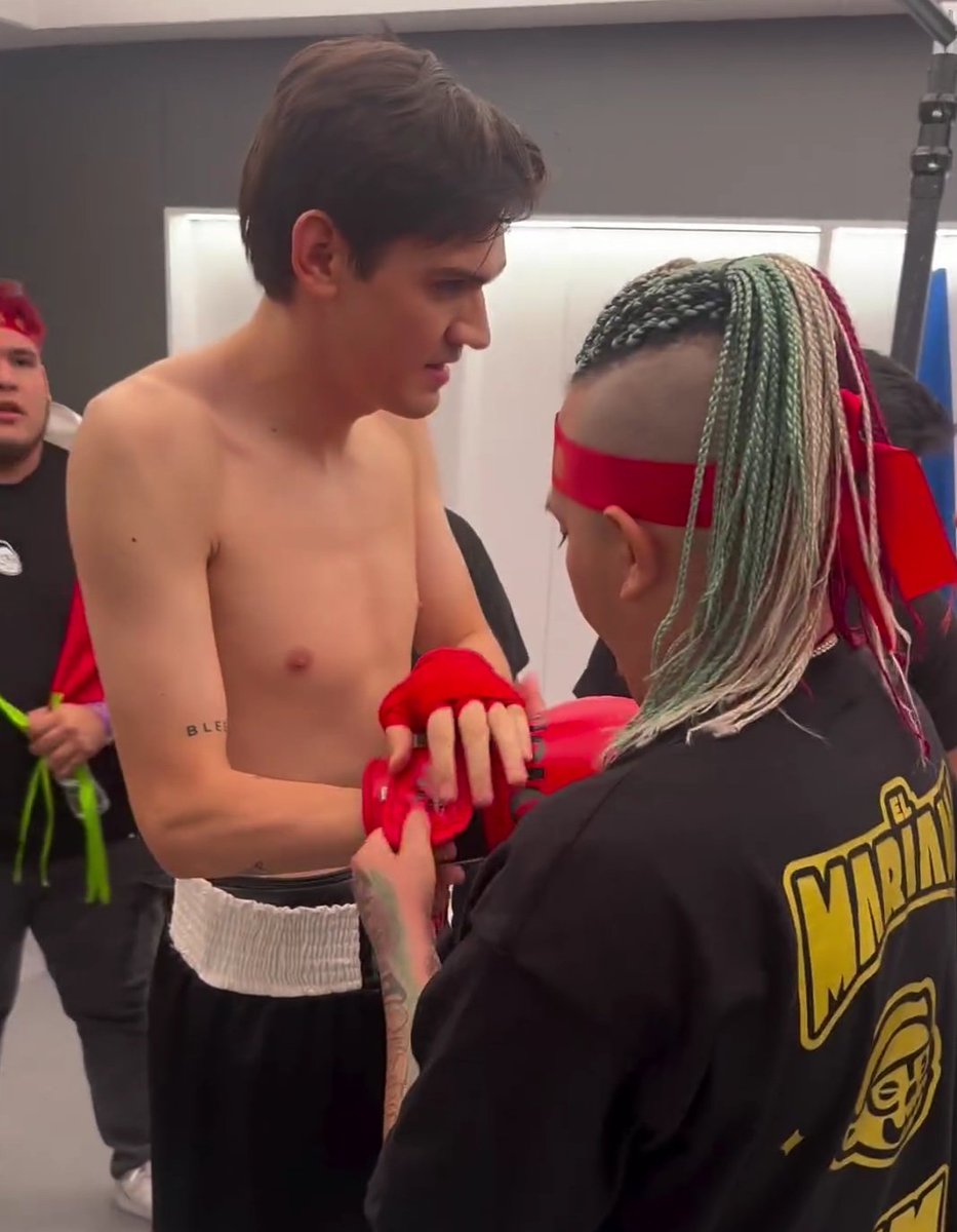 txekoos's tweet image. SE VIENE GENTE, REALMENTE ESTÁ SUCEDIENDO, ESTAMOS A PUNTO DE PRESENCIAR A ELMARIANA BOXEADOR Y SU INCREÍBLE ENTRADA, NO MAMEEEEN. 😭