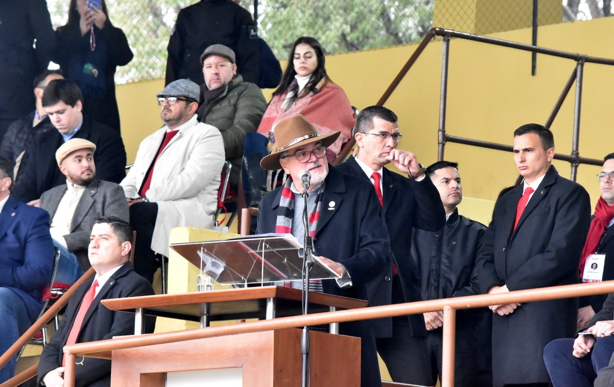 arp_py's tweet photo. DR. DANIEL PRIETO: “ENFRENTAMOS RIESGOS SOCIALES DEBIDO A LA FALTA DEL PRECIO JUSTO AL PRODUCTOR”

En los últimos años 19.000 productores salieron del sistema y el hato se redujo 1 millón de cabezas. Esta situación compromete la generación de empleos.
👉https://t.co/Ox1x8QhNcR https://t.co/AXUeoxl6c5