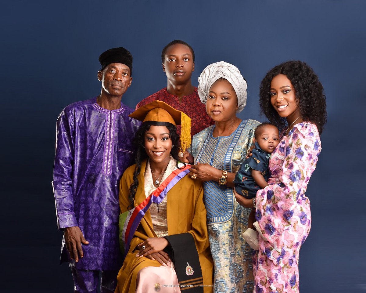 AmuzatPrecious's tweet photo. Exactly one month ago, I was inducted into the medical profession. 
Graduated with distinctions in Surgery and Community Medicine.

I’m grateful to God and everyone that was part of the journey.

#God’sGirl😌
@nobilismedici 

👗 by moi https://t.co/tVXJMcquTa