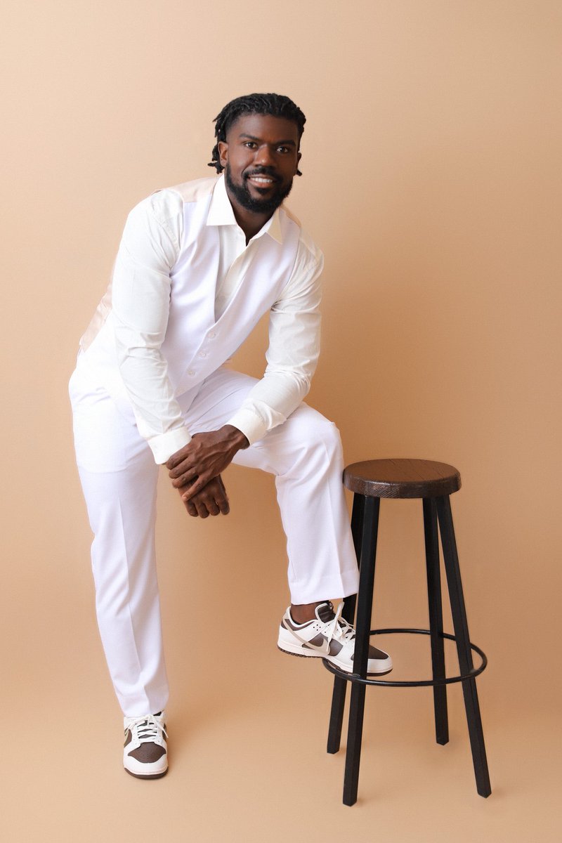 SavionW_'s tweet photo. Biggest lesson I’ve learned this past year is — It’s bigger than Me. 

All I wanna do is make God, my family, and my city proud. ❤️🤲🏿

32 — my favorite number ever. I have a very strong feeling this will be the best year of my life. I’m blessed.

🎈🦋🤎 https://t.co/4RVhDawdgE