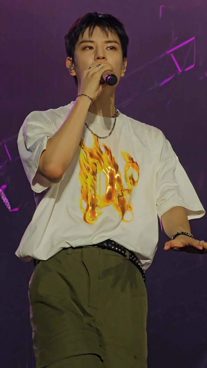 Firefly_Josy's tweet photo. Seungmin at I-Days, I love his short hair so much 🐶 https://t.co/BqEnI0lw9c