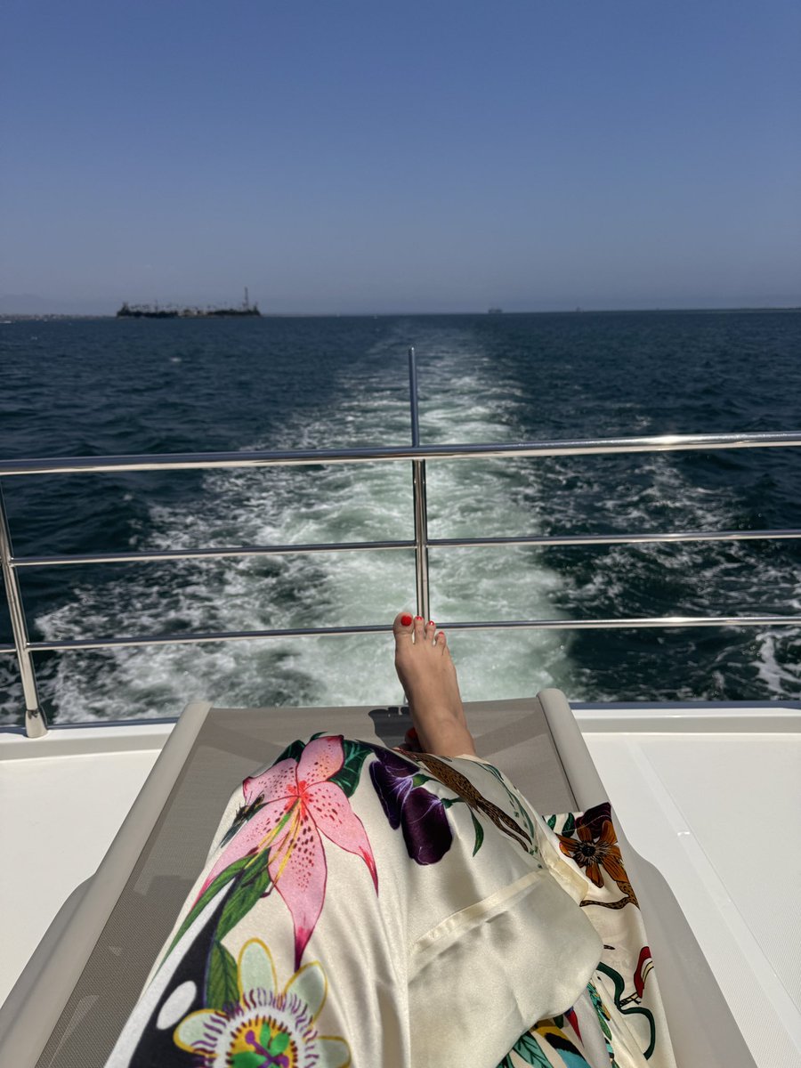 limbsalvagedr's tweet image. #thisis40 plus one day...so far so good! @DejahJudelson @mhumphriesmd 
@AndresSchanzer i'm not giving her back!!!