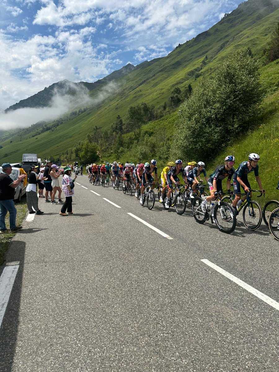 LaVieEnVelo's tweet photo. The Pyrenees
Day 3: The Tour hits the Tourmalet day (with the wonderful Luz Ardiden for starters)
What a day out! Enough said!
#pyrenees
#cyclingpyrenees
#ridewithmates
#roadcycling
#roadslikethese
#lifebehindbars https://t.co/Yux8yDkCDF