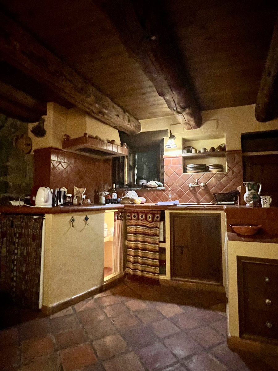 Voel me al helemaal thuis #huiskat #bergdorpje #Oto #Ordesa #nationalparc <a href="/UNESCO/">UNESCO 🏛️ #Education #Sciences #Culture 🇺🇳</a>