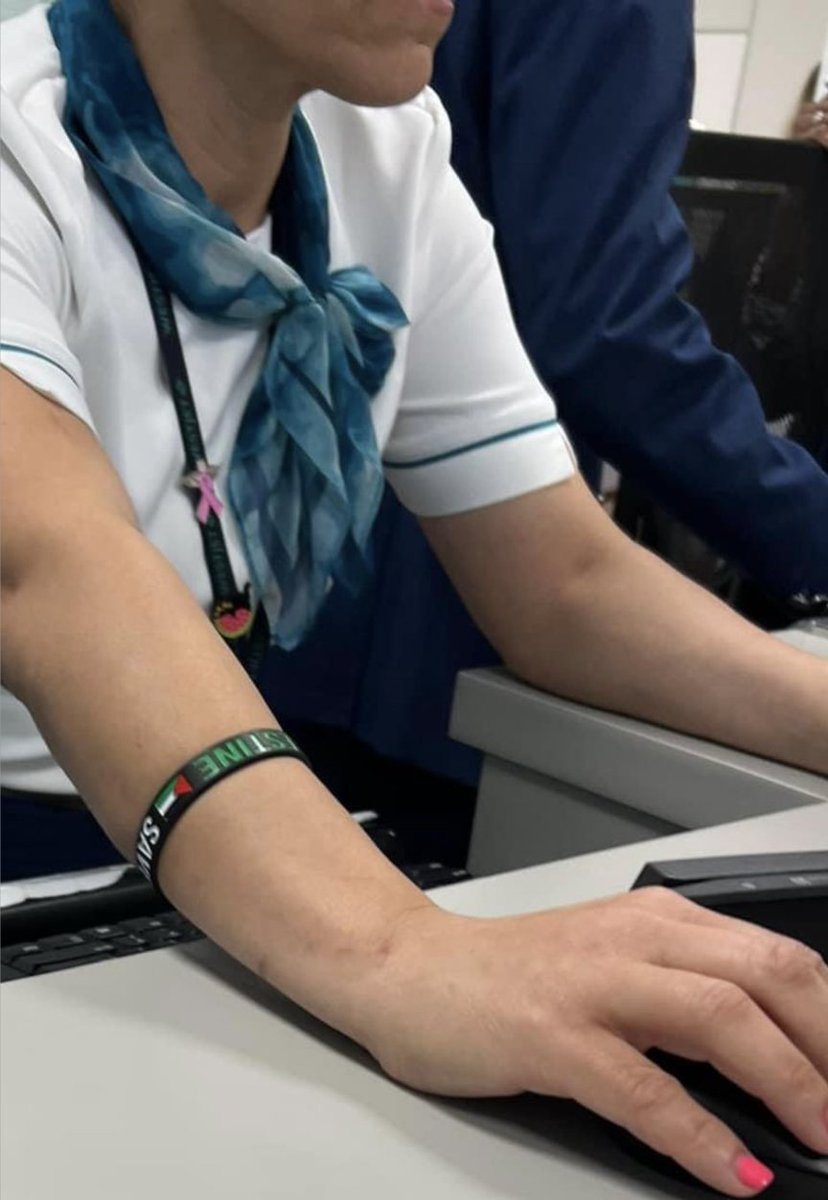 Hi <a href="/WestJet/">WestJet</a>,

Here's one of your employees in Toronto — wearing ⁦
a Free Palestine bracelet at the check-in. 

@BrendaM32172109 also alleges that this employee went to extremes to intimidate passengers. 

Are your employees allowed to make political statements? Or intimidate