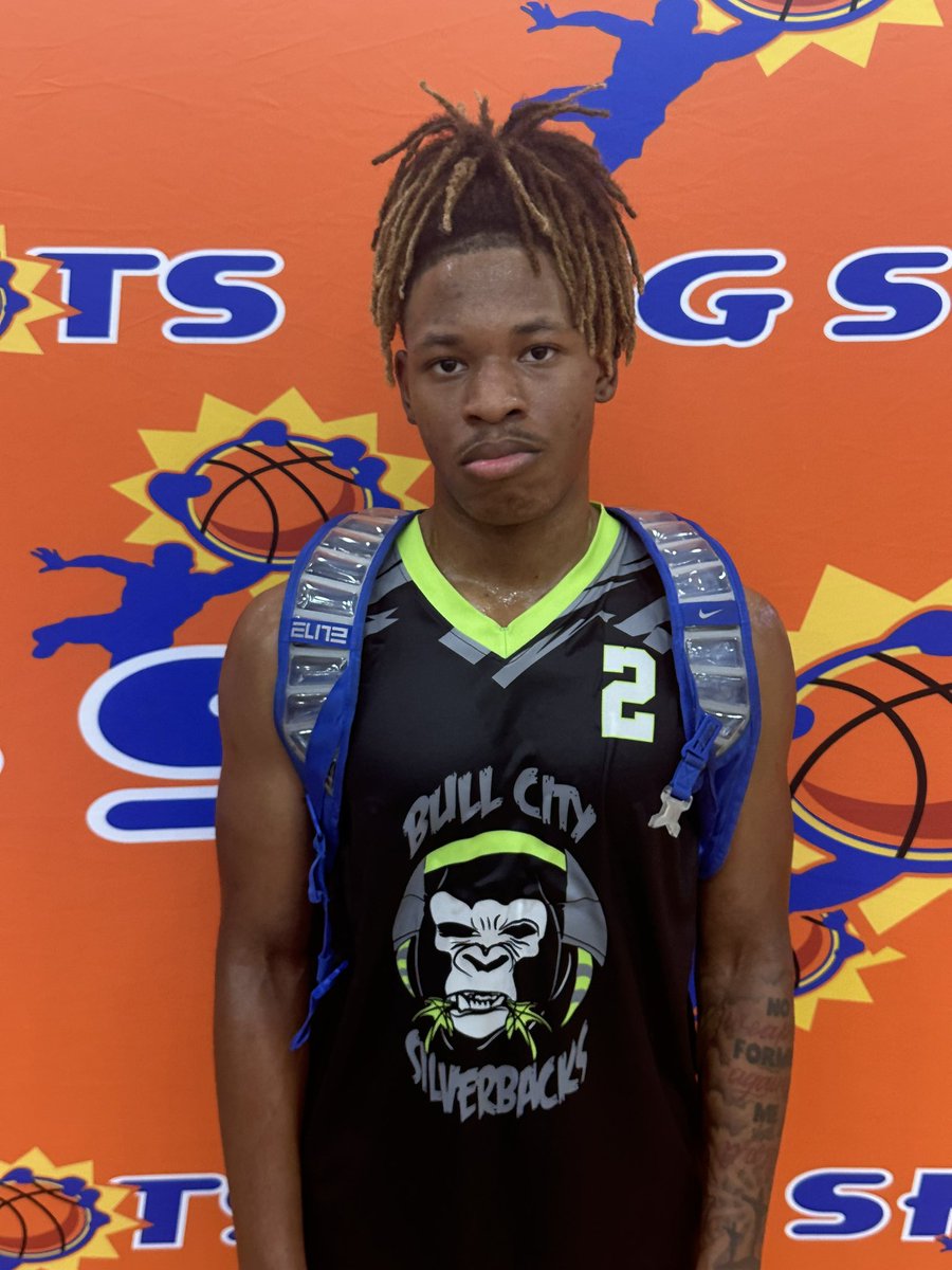 BigShotsGameMVP's tweet photo. #BigShots #MyrtleBeachLive 

17u final (Platinum) 

Bull City Silverbacks - 57
#3 Jylan Shealey - 15pts 
#2 Elijah Jones - 16pts 
#5 Dashaun Jones - 11pts

Thrills Skills Academy - 53
#3 Elijah Cox - 22pts 

@BigShotsGlobal https://t.co/uOv8TrtRgZ