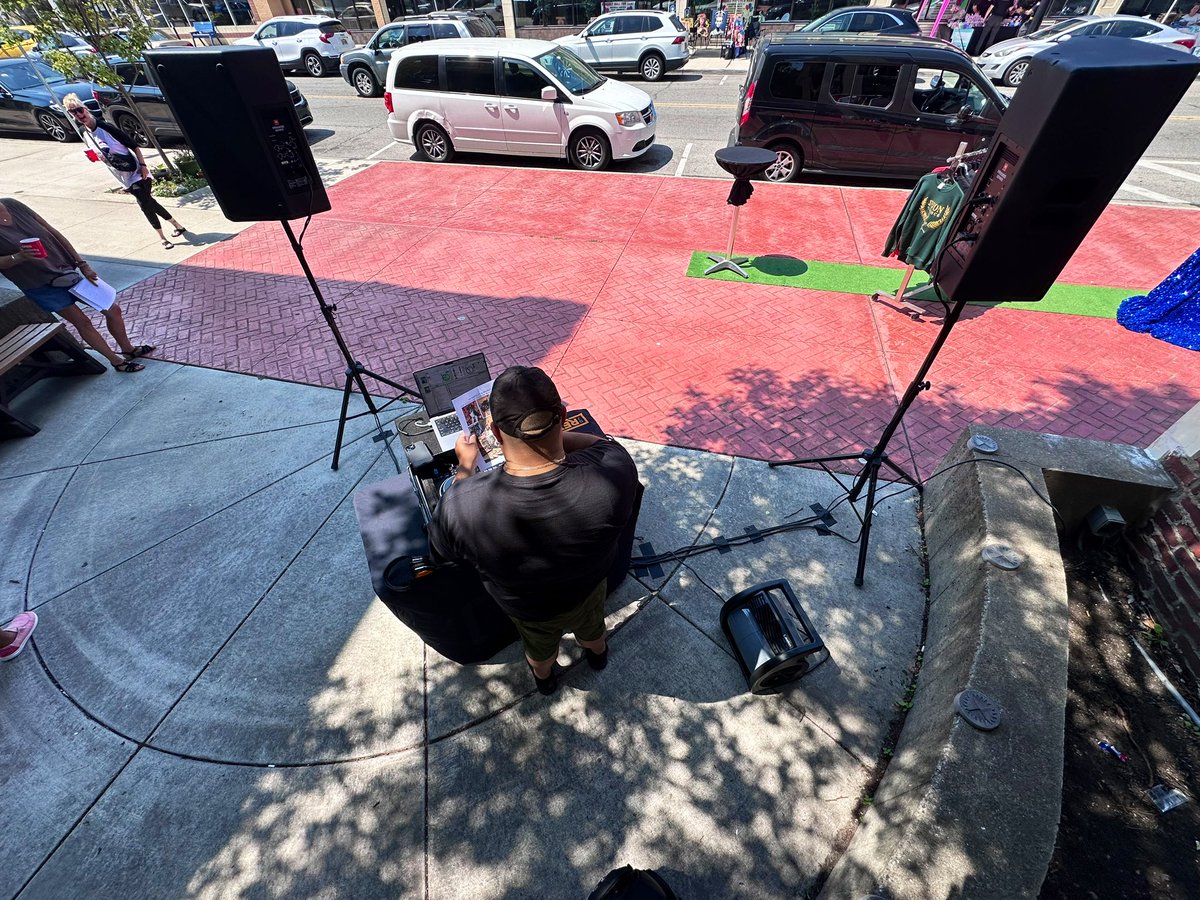 DJReysocial's tweet photo. Main Street Lorain invited the DjRey crew to set the vibes for second Saturday! Thank you for having us and thank you to the venders for coming out and representing their brand! #mainstreetlorain https://t.co/bQ3GuI47Tp