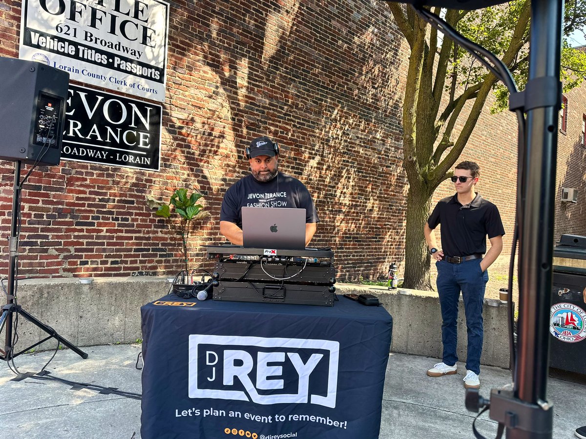 DJReysocial's tweet photo. Main Street Lorain invited the DjRey crew to set the vibes for second Saturday! Thank you for having us and thank you to the venders for coming out and representing their brand! #mainstreetlorain https://t.co/bQ3GuI47Tp