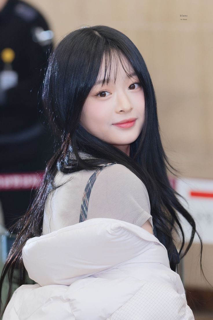 hanni pics (@hannidaily) on Twitter photo 