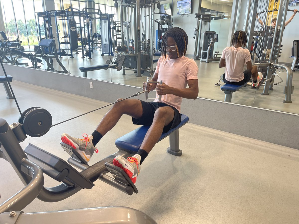m_otww's tweet photo. getting that work in at the #Wrec, couldn’t make it to weights for the summer so i had to improvise. #juice https://t.co/jgF6UVPwrA