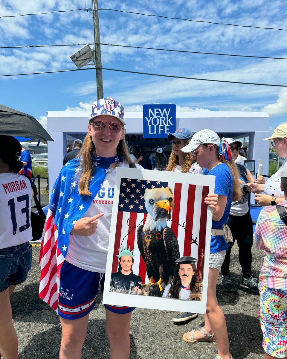 NewYorkLife's tweet photo. Today we’re celebrating the women who have shaped soccer's legacy. We're thrilled to be here at Impact 99 presented by New York Life with @USWNT! #impact99⚽️ https://t.co/6fxP6EDN05