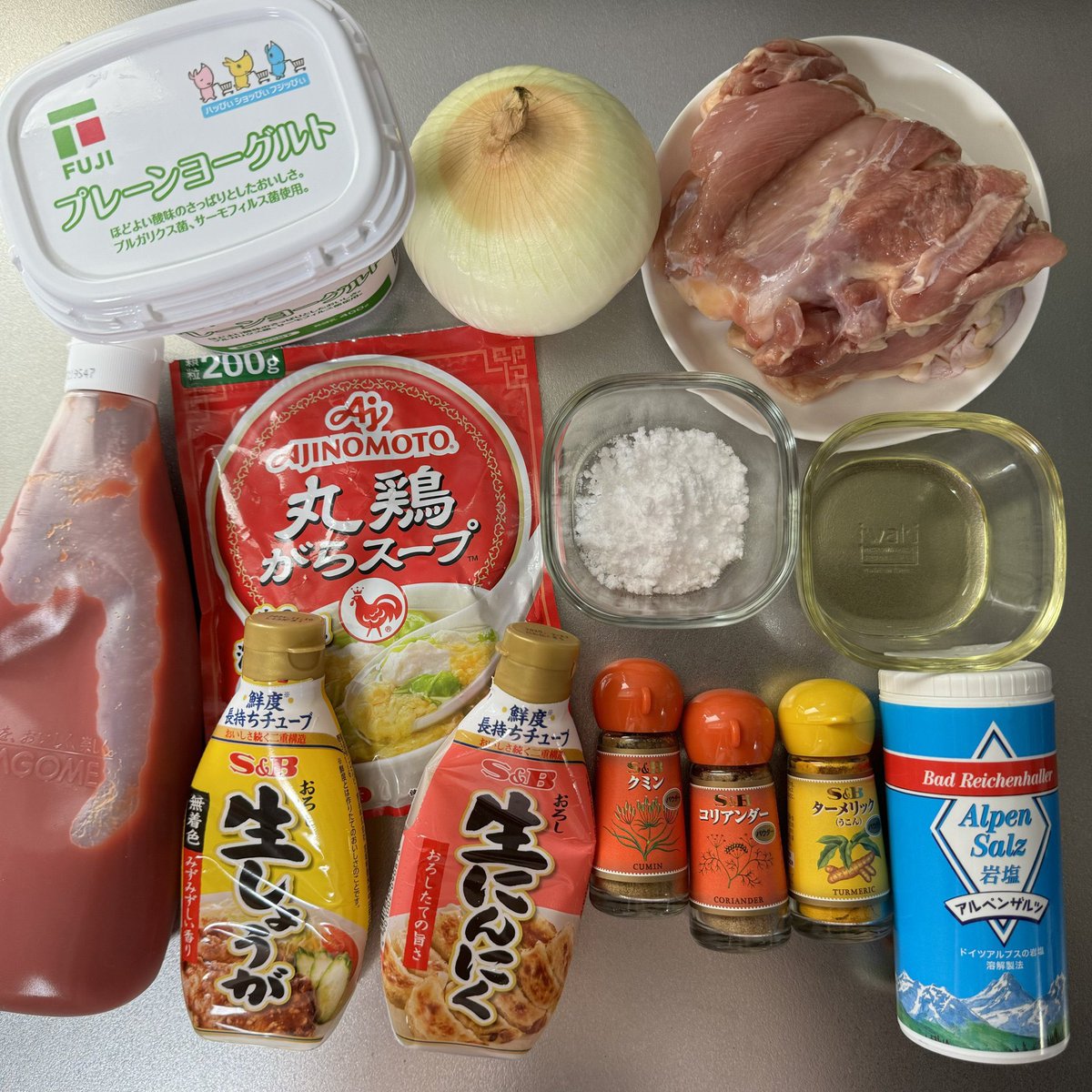 una_petitprice's tweet photo. 『市販のカレールウは油の塊』ってヒフ科の先生に教わってからハマってる「電子レンジで作れるカレー」のレシピ。材料マルっと混ぜるだけ。本当に簡単で、美味しいから作ってほしい。カレールウも絶品なんだけど、たまには手作りも良いよ！てかむしろ、こっちの方が時短で楽。30分もかからん。作り方は...☟