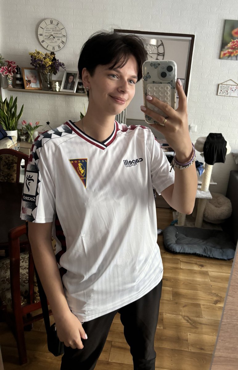 _pinnkaofficial's tweet photo. Gryfuś dzięki wielkie za prezent totalnie się nie spodziewałam 🤝🏽 oczywiście leży jak ulał 💝
#POGKOT https://t.co/N15z6xtbTo