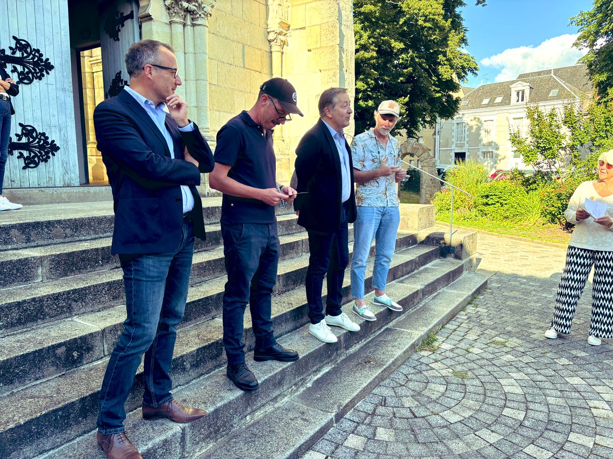 CharreEmmanuel's tweet photo. L’art contemporain à l’honneur en Thouarsais avec le parcours ARCHIPEL 13 artistes exposent dans 22 lieux tout l’été 🌞🌻La Région @NvelleAquitaine  @al_rousset soutien fidèle du Centre d’Art la Chapelle Jeanne d’Arc et du château de Oiron @ChateauOiron @fvilcocq @leCMN https://t.co/sL464JnpON